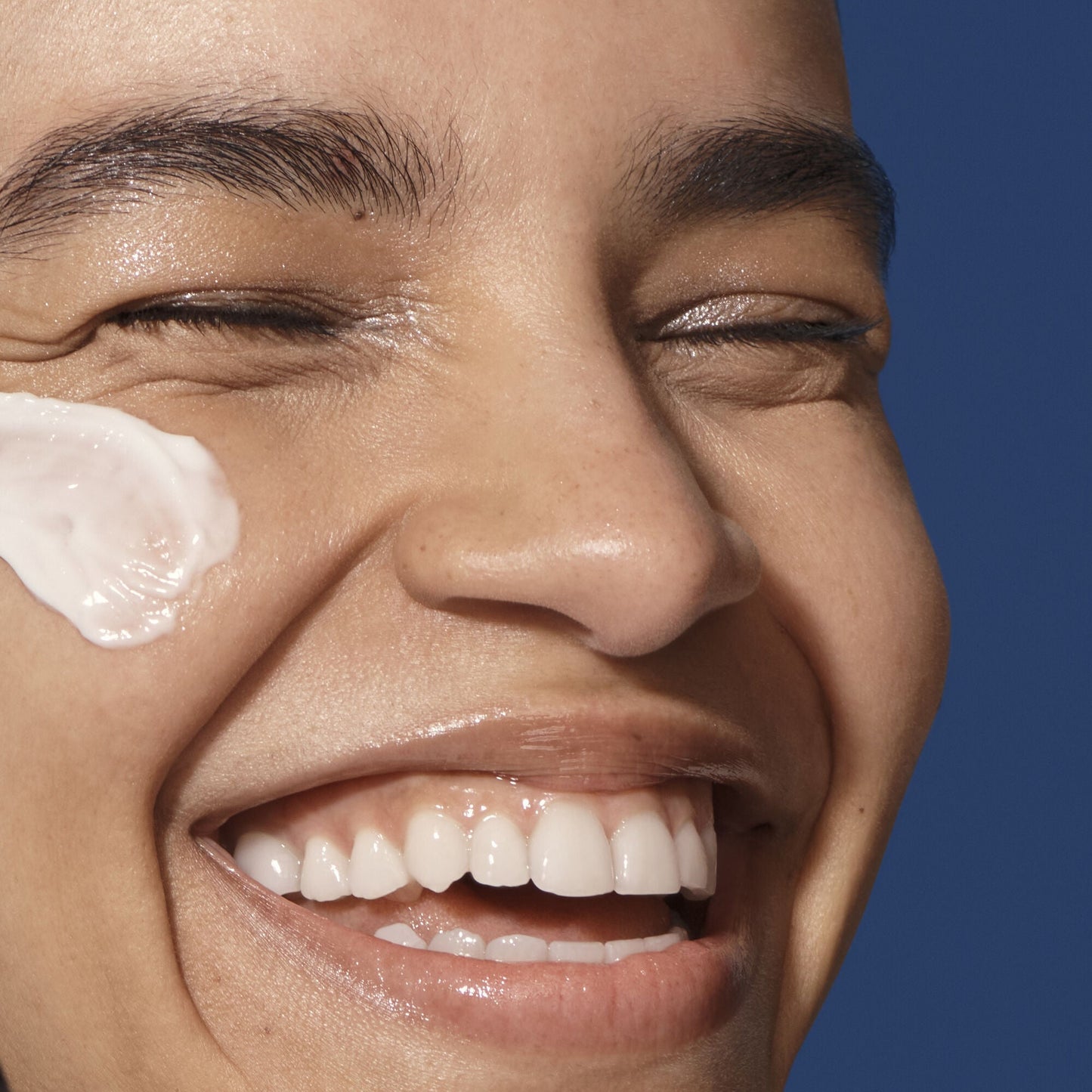 holy-hydration-barrier-goals-cream-regular-r0 042325_SKIN_Austria_HHBC_Strength-Hero_095_v3_RGB_IGF_54364e3f-0c46-4b46-b681-0e5cfd438287.jpg