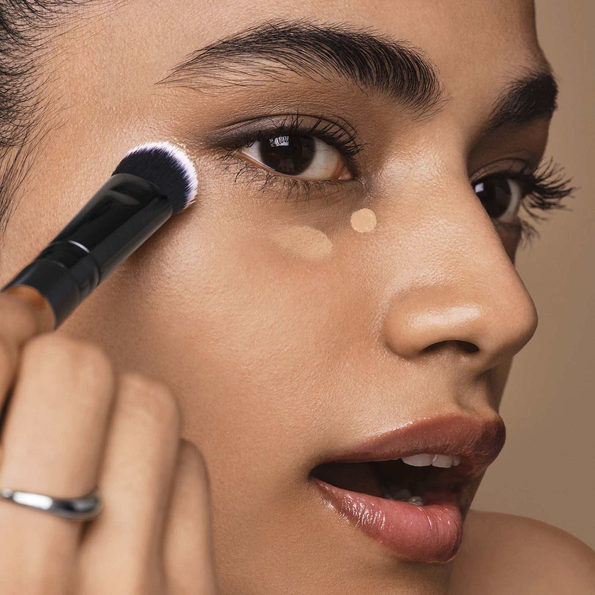 tap-and-blend-concealer-brush-s6 042925_Dipti_SoftGlam_Brushes_App_0044_477_w3QC_IGF.jpg