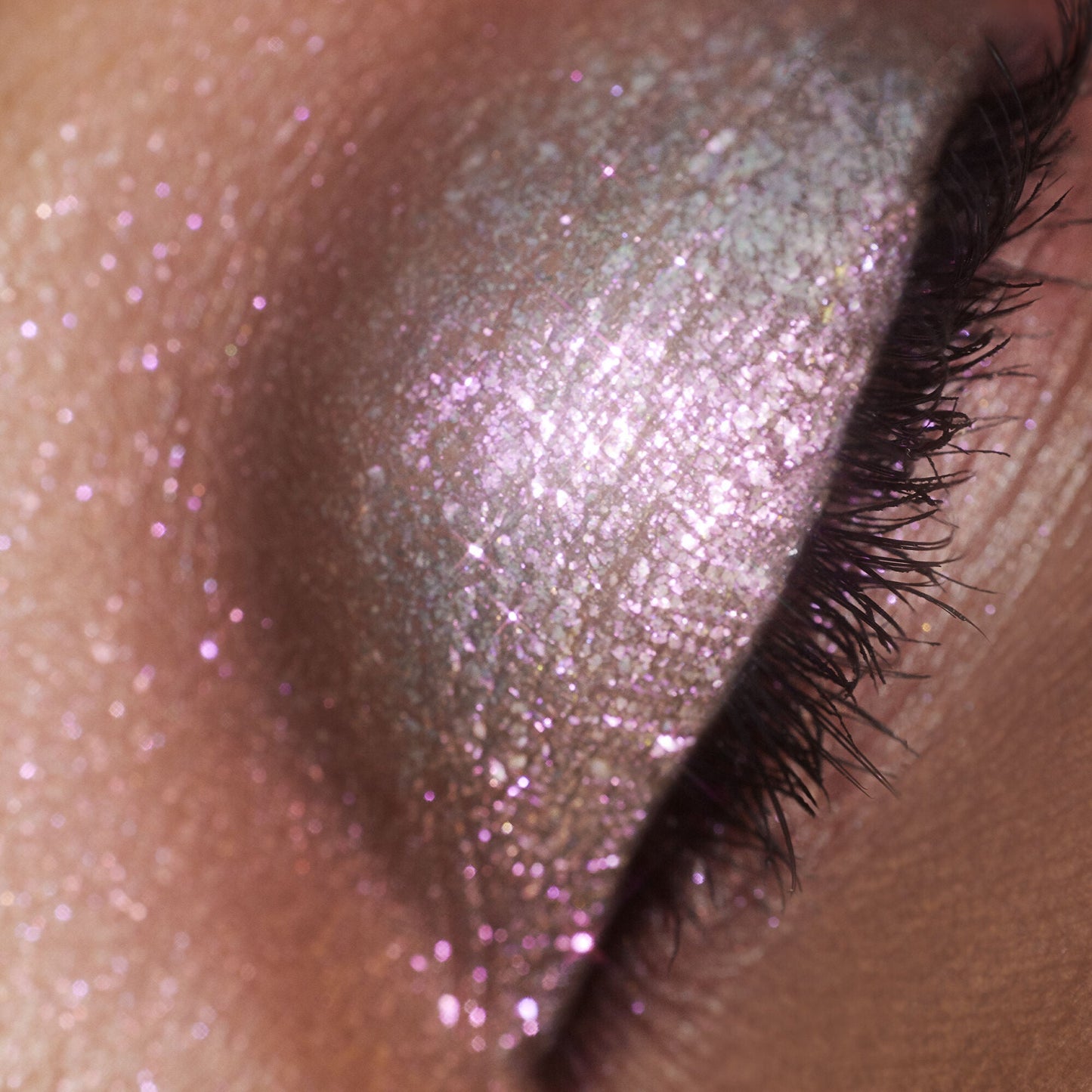 duochrome-liquid-eyeshadow-i5 061223_Chi_SparkPink_0022_FINAL_RGB_IGF.jpg