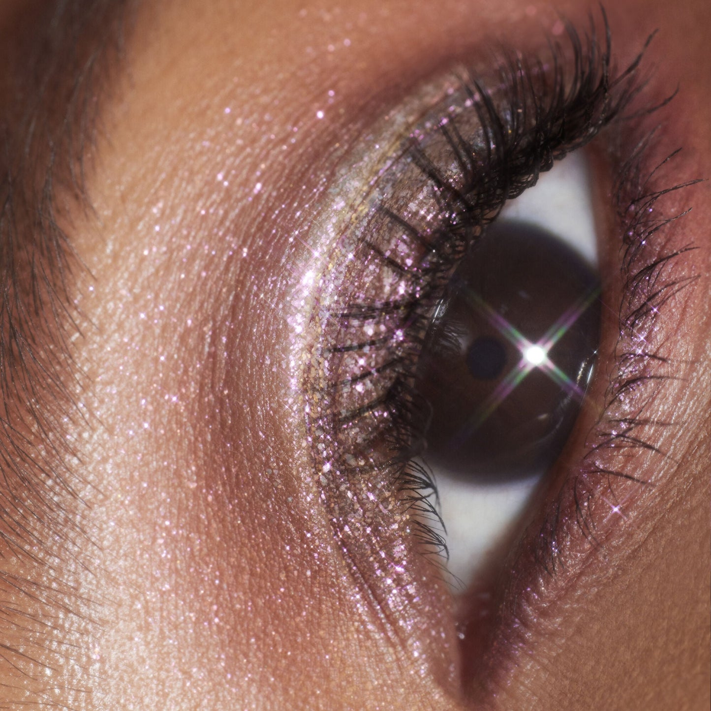 duochrome-liquid-eyeshadow-i5 061223_Chi_SparkPink_0023_FINAL_RGB_IGF.jpg
