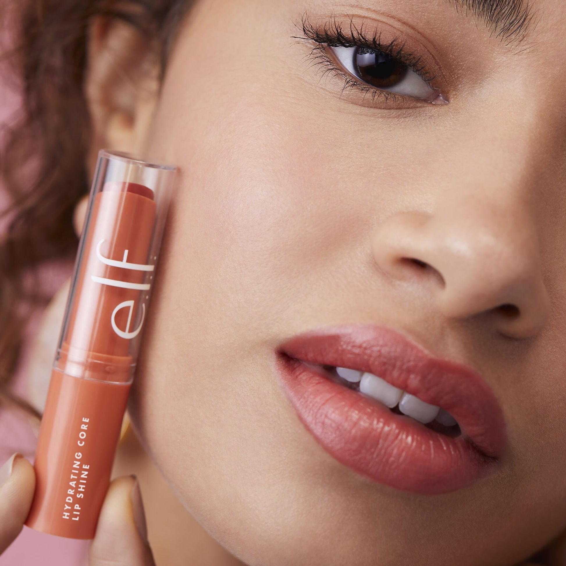 hydrating-core-lip-shine-n1 08112020_Alyssa_AmpItUp-0157_IGF_0dcd7b08-d8a1-41c3-a293-6fb7fa4ca7dd.jpg