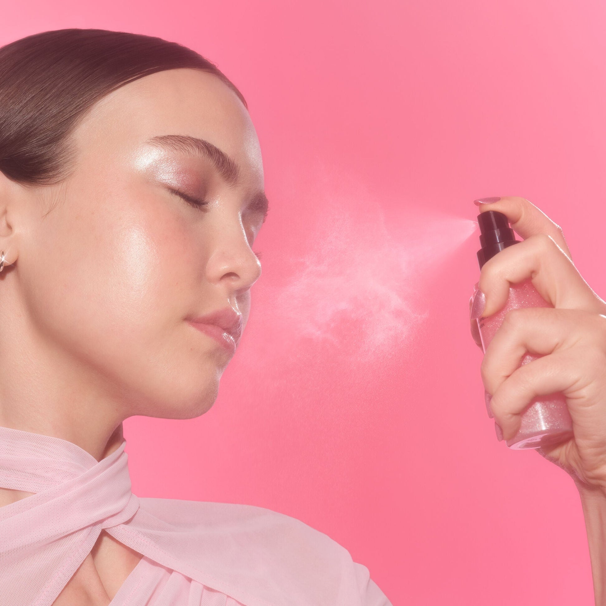 power-grip-rose-setting-spray-g9 102225_Haley_PG_Pink_App_038_v3_RGB_IGF_afa202e0-e395-4ab2-8641-8545bdabb8f6.jpg