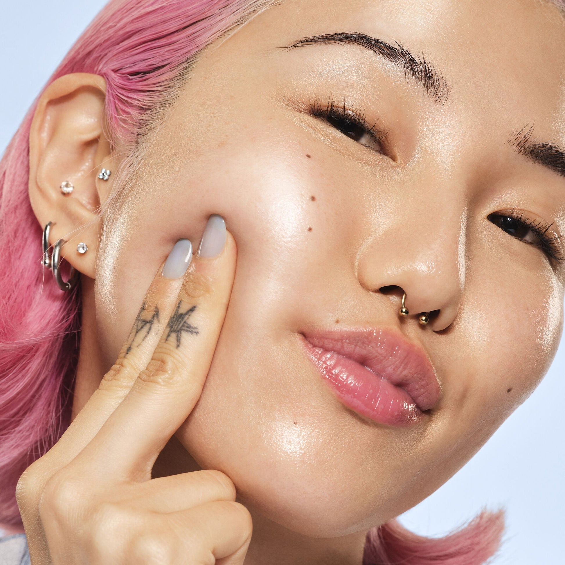 glass-slick-serum-stick-l7 102225_SKIN_Michelle_Editorial_015_w4QC_RGB_IGF_42f2efa3-c76d-440b-9883-58026346f35b.jpg