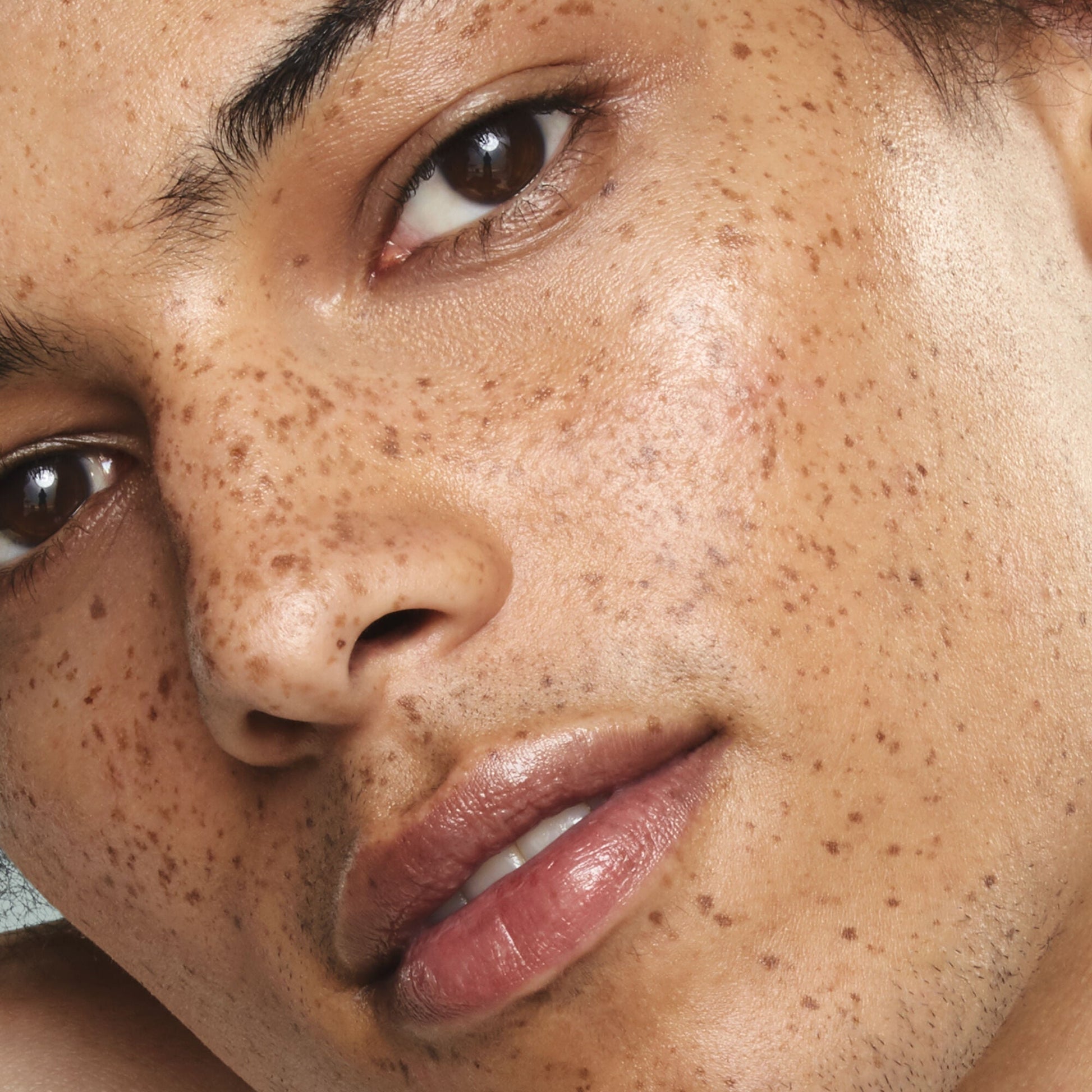 holy-hydration-face-cream-spf-30-v3 11112019_012021_Danny_HHydrationApp_044_IGF.jpg