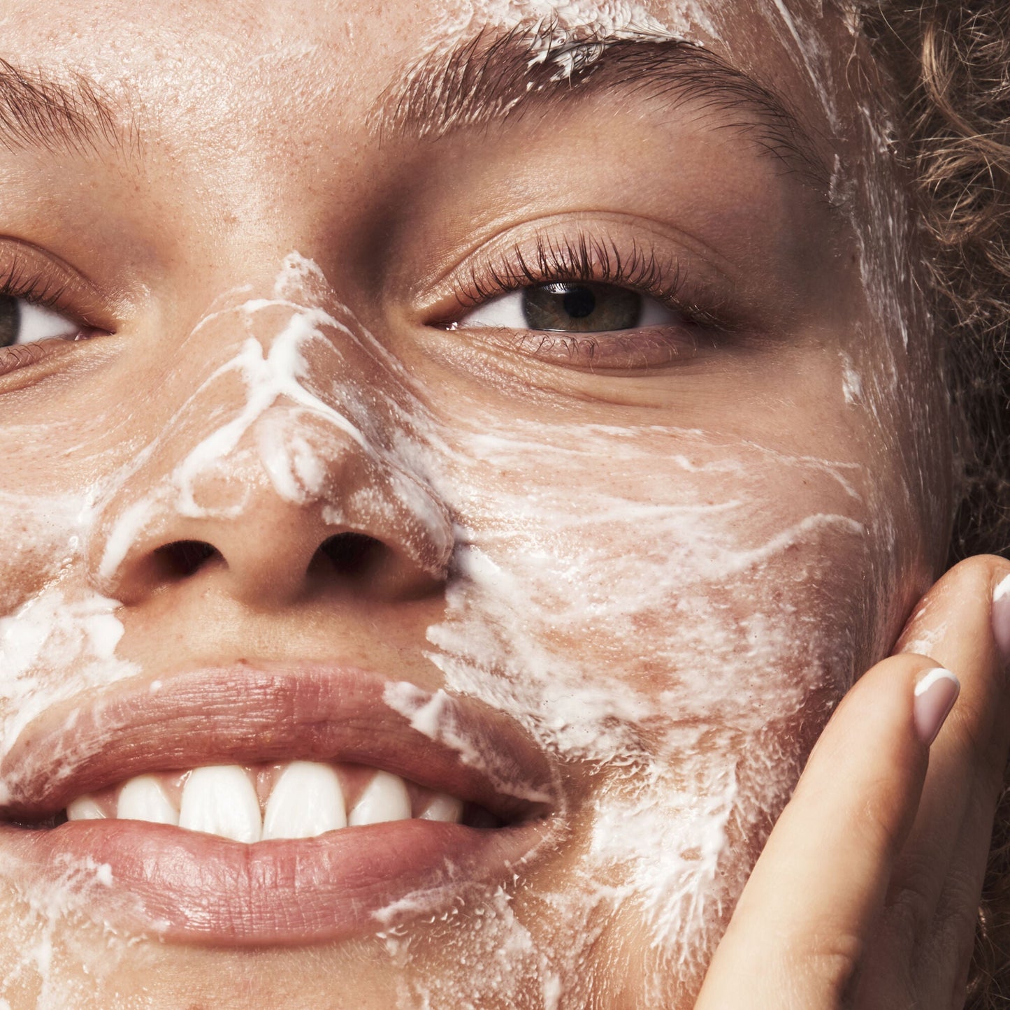 blemish-breakthrough-acne-clarifying-cleanser-h8 121321_Marley-Acne-Regimen_0117_FINAL_IGF.jpg