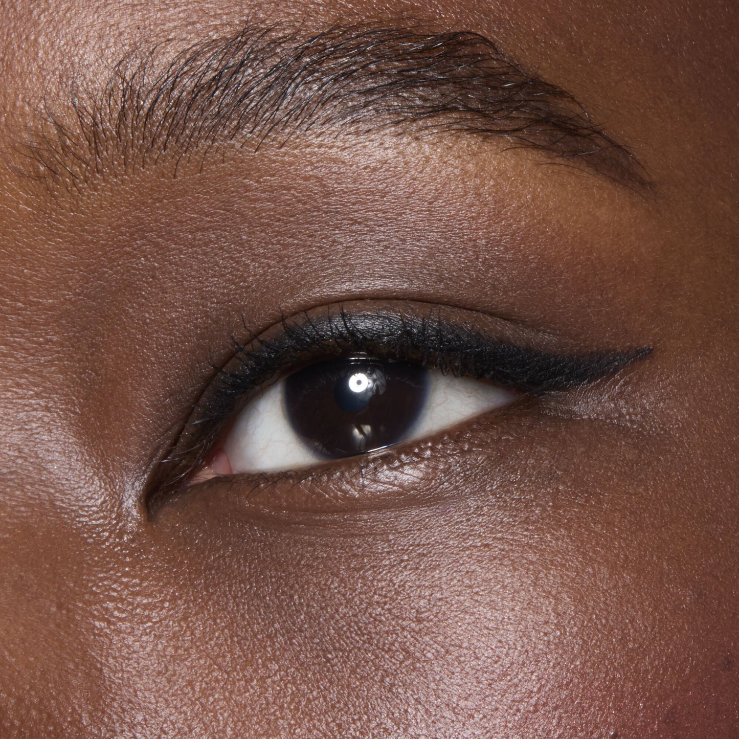 no-budge-retractable-eyeliner-p2 81330_NO_BUDGE_RETRACTABLE_EYELINER_BLACK_BILLIE_0062_V2.jpg