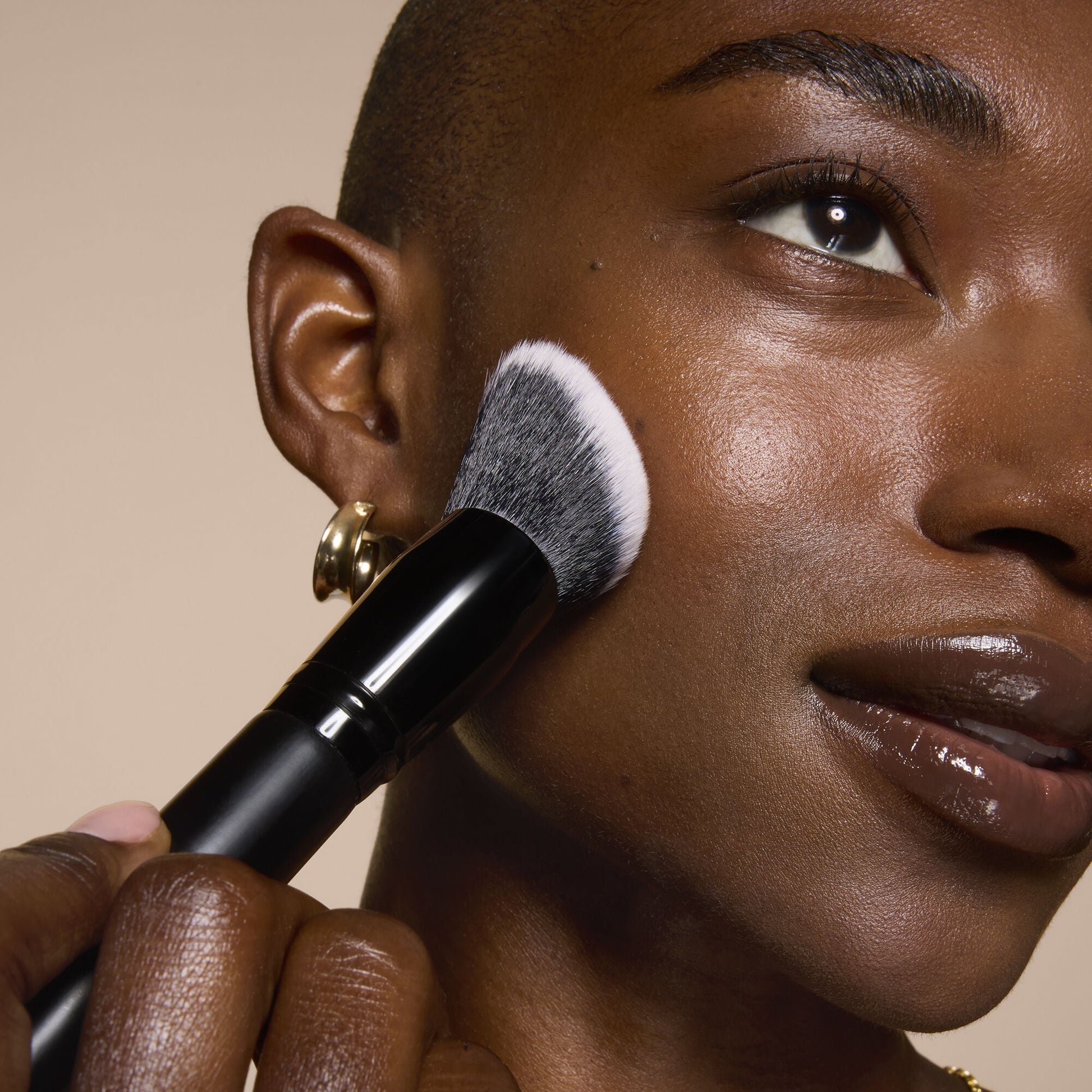 smooth-swipe-foundation-brush-h2 81456_MOM_SMOOTH_SWIPE_FOUNDATION_BRUSH_TOOL_SHOT_IYANNA_0169_V4.jpg