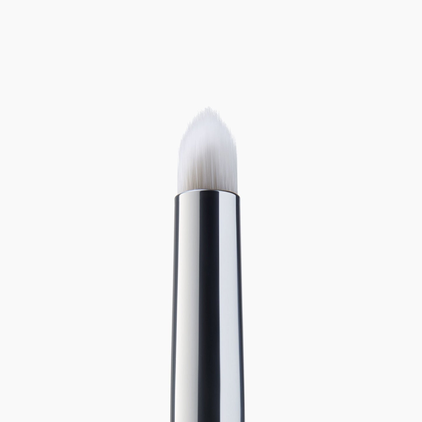 precision-smudge-brush-o3 85311_PrecisionSmudgeBrush_Macro_V2.jpg